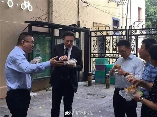 欠款罗生门,到底是比亚迪还是BYD;马斯克现身北京吃煎饼,北京政