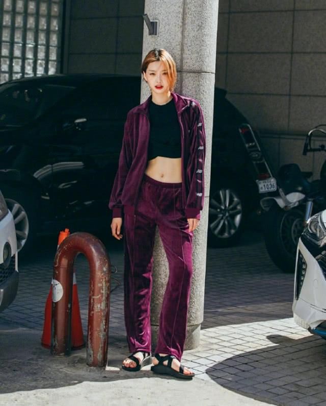 纽约时装周潮流街拍，各路潮男潮女汇集，女神时尚搭配惊艳路人！