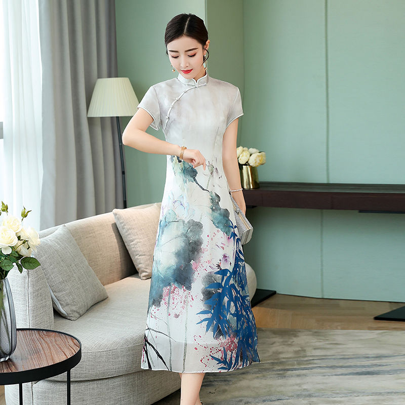 让60后女人情有独钟的旗袍裙，又出新款了，高贵还显气质