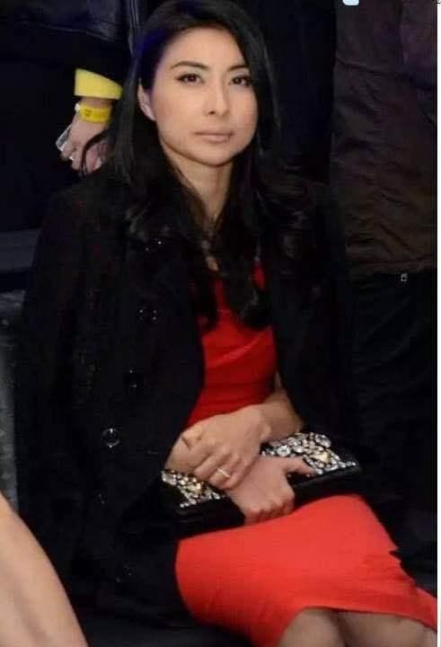 24岁章泽天和36岁郭晶晶同穿西装，一个豪门贵妇，一个霸道总裁