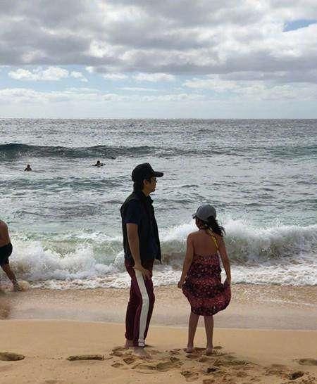  『牛莉』牛莉首曝神秘老公正面照，并不是郭冬临，原是他啊！一家三口真幸福