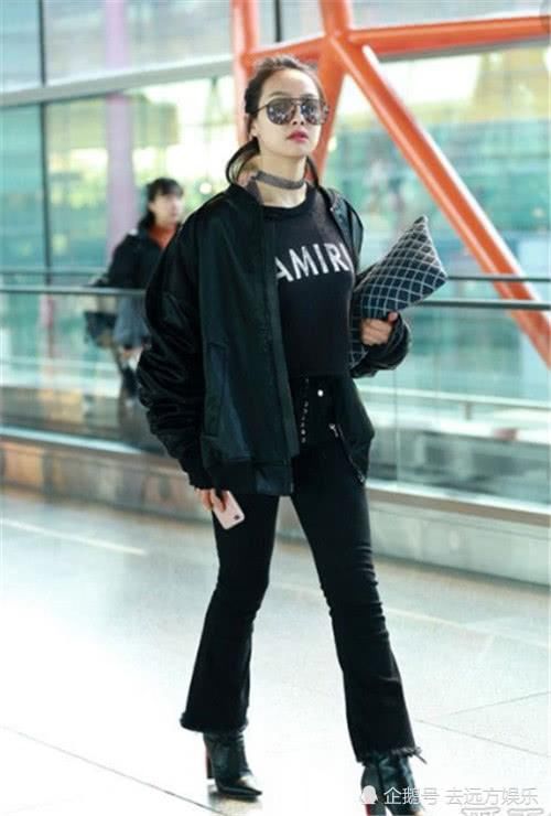 女星同款喇叭裤：宋茜到脚面，霍思燕的到脚踝，只有李溪芮到小腿