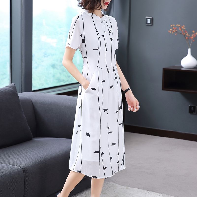 身材条件不错的女人,一定要多穿气质包臀裙,展现迷人身姿,美爆