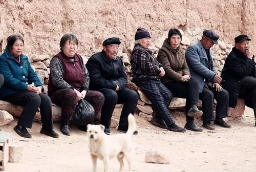  农民@一边抱怨养老太难，一边却不愿缴社保，专家：农民咋想的？