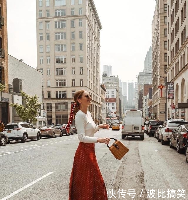 『适合』今年流行的“山楂裙”,很适合三四十岁的女人,时髦显瘦有气质!