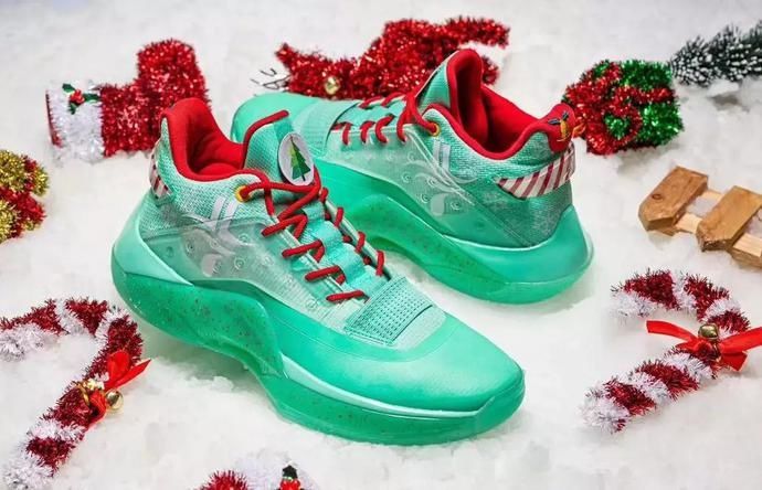 郭艾伦cba全明星球鞋