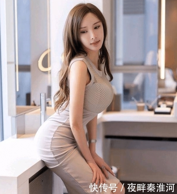 下厨:新女友偏要穿“灰色”包臀裙下厨,感觉一点也不“方便”,换了吧