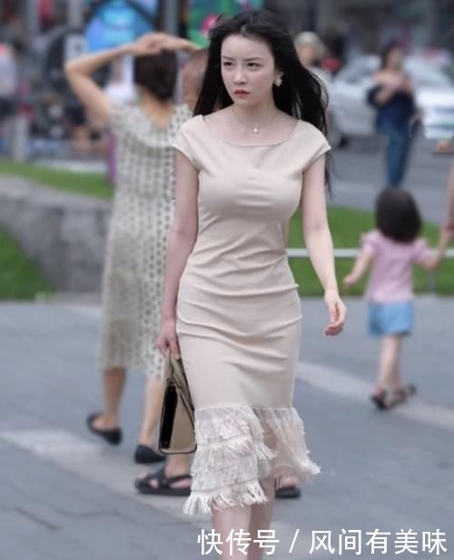 #女人#裸色流苏连衣裙,大气又端庄,彰显出东方女人的成熟气息