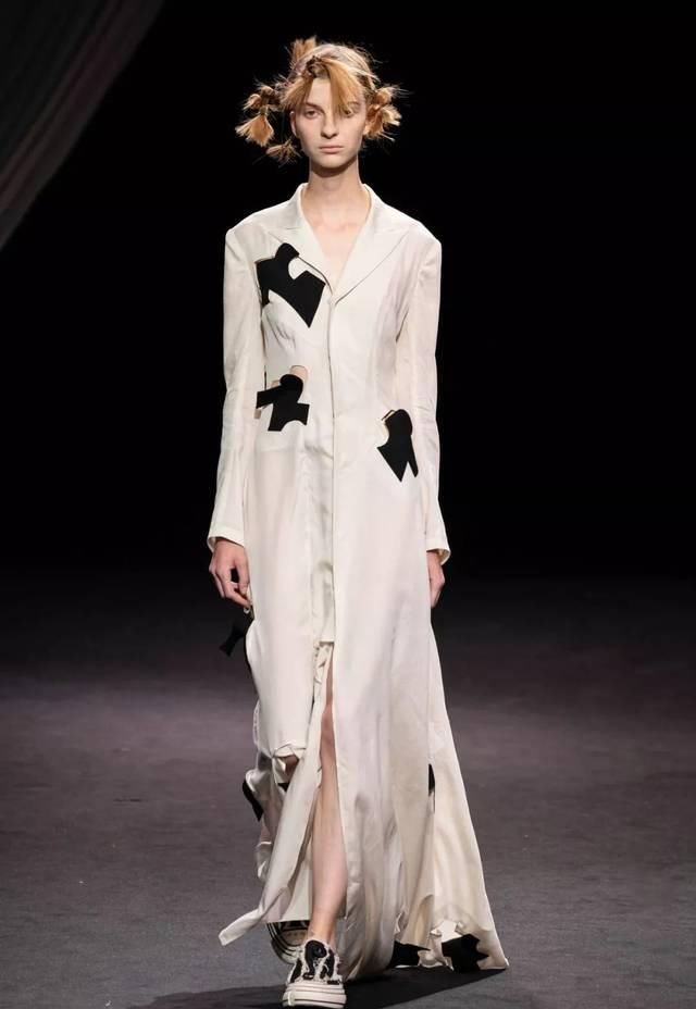  时装秀：Yohji Yamamoto 2020 春夏时装秀：山本耀司的黑色诗意想象