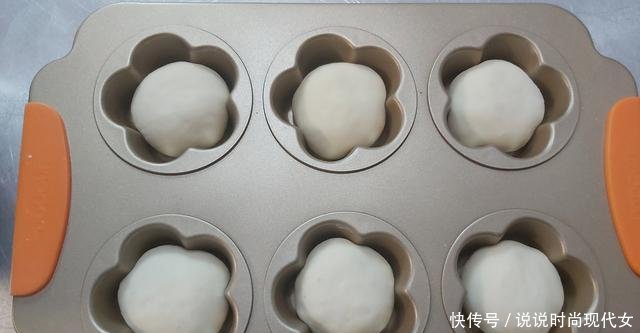  『发酵』小朋友非常喜欢的小餐包，蓝莓果酱夹心小餐包，简单易作酸甜可口