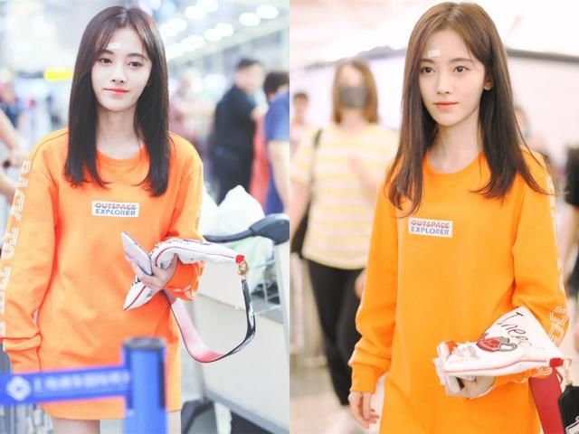 别再穿肥宅T了，学学鞠婧祎穿收腰连衣裙，这才是青春无敌！