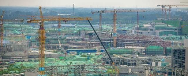 北京环球影城过山车项目快要建成,这过山车看着都腿软!