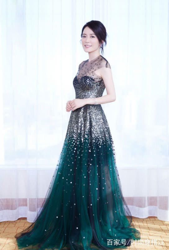 当48岁雪姨遇上47岁俞飞鸿,终于见识到优雅与高贵的差别了