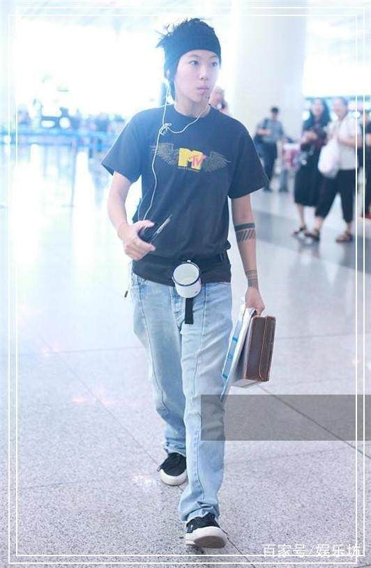 原以为杨丽萍的竹篮够奇葩的了，当看到窦靖童的木箱，我惊呆了