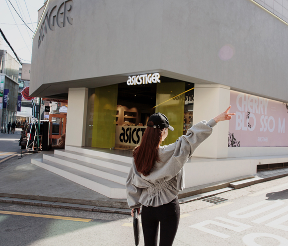 女神孙允珠，酷炫卡路里灰青石健美打底衫