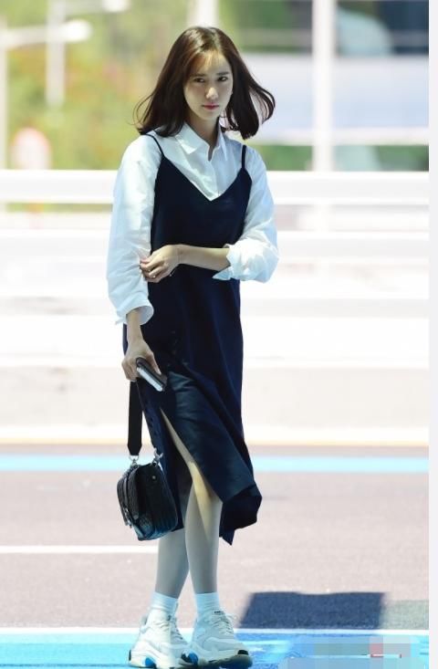 热巴、林允儿同穿吊带裙，虽都是90后女星，画风差距竟不是一般大