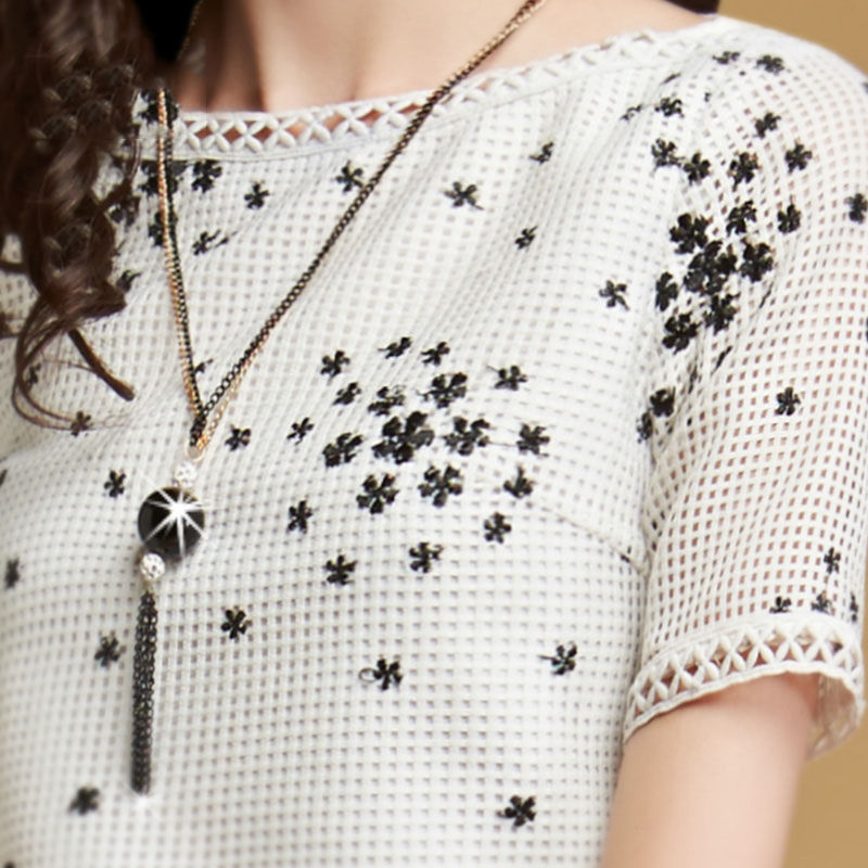 现巨流行这样的“A字裙”，谁穿谁女神，男人看了怦然心动