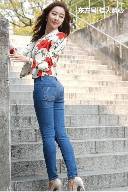 热情洋溢的牛仔裤美女,整个人都被她迷住