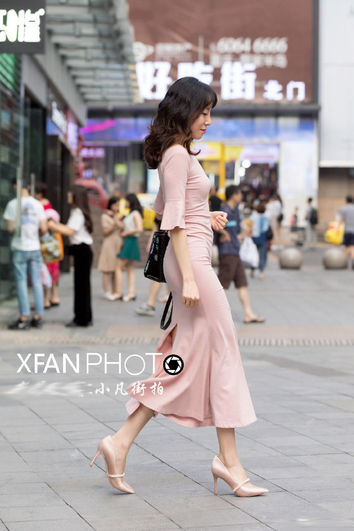 街拍重庆:几套时尚的穿衣搭配，让你美的更加有韵味!