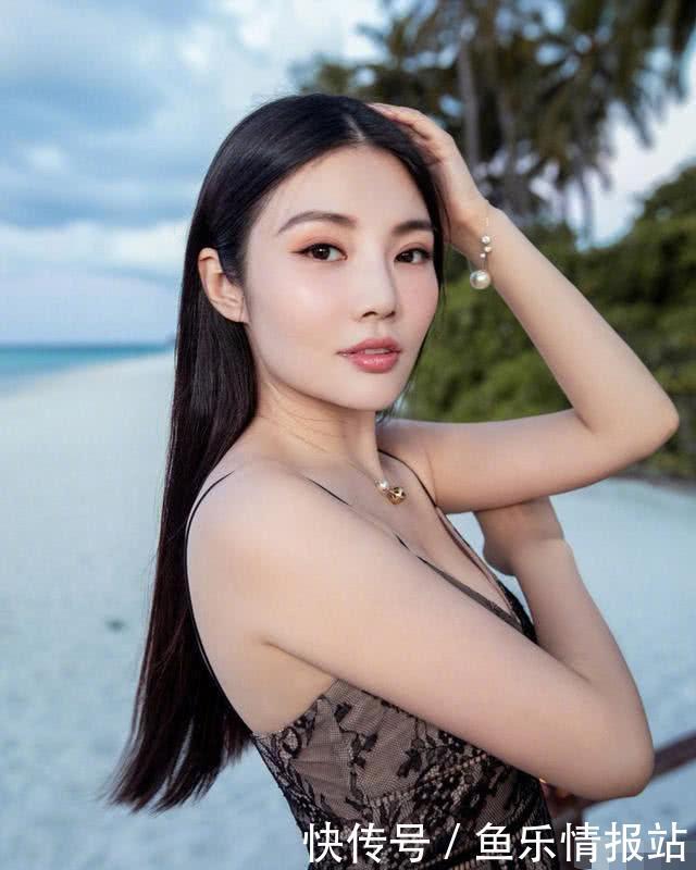 徐冬冬来到海边，身穿性感黑色透明长裙 ，身材是真的好！