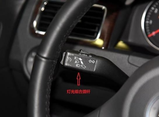  转向灯|高速超车，车在超速车道还用不用打左转向灯？交警：注意