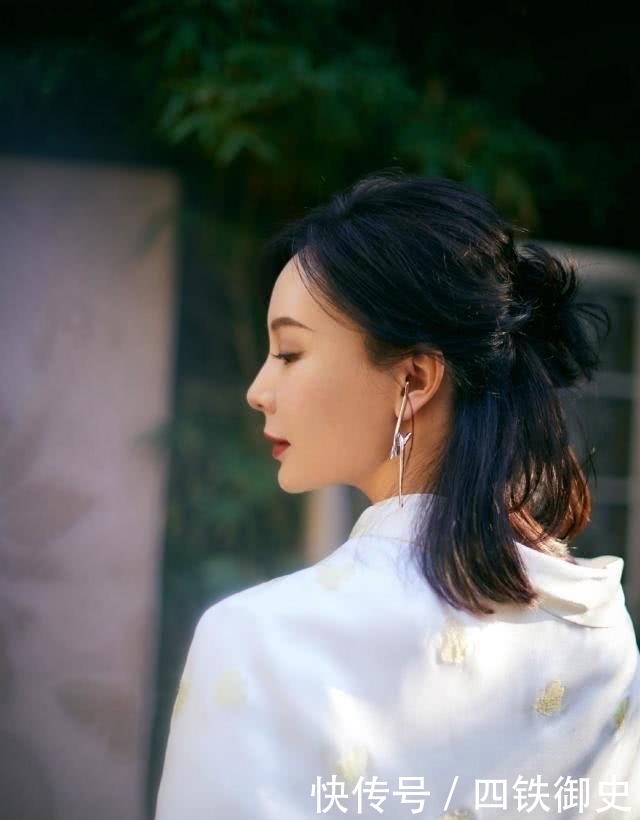 『 陈数』43岁依然美得惊艳，陈数太敢穿了！先是深V连衣裙又穿豹纹配长裙