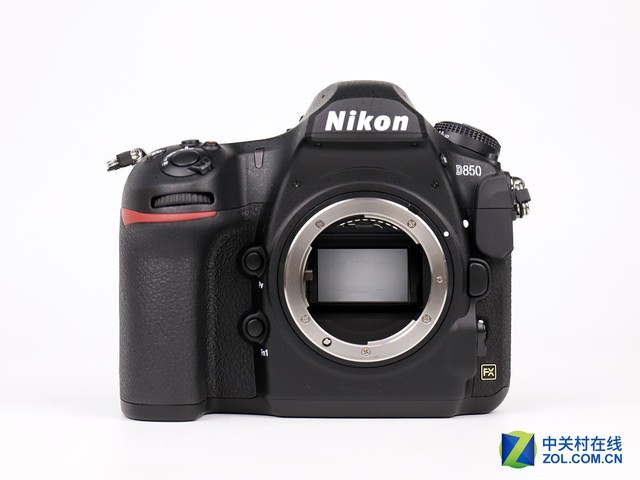 尼康全幅单反D850 手柄情况下可以连拍9张\/秒