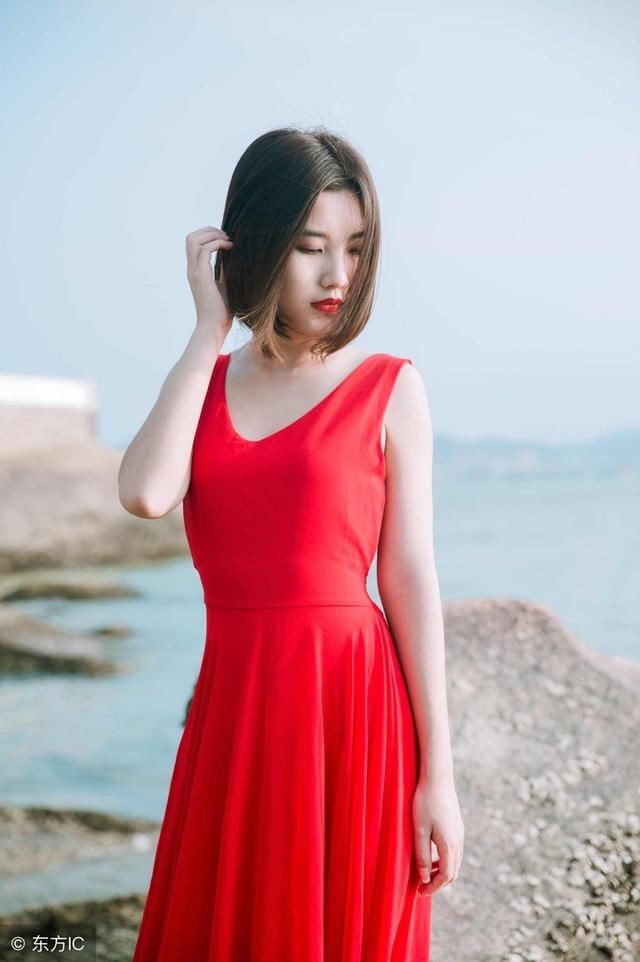 哇塞，比旗袍好看万倍的连衣裙，穿上显嫩显瘦又洋气，精致大气