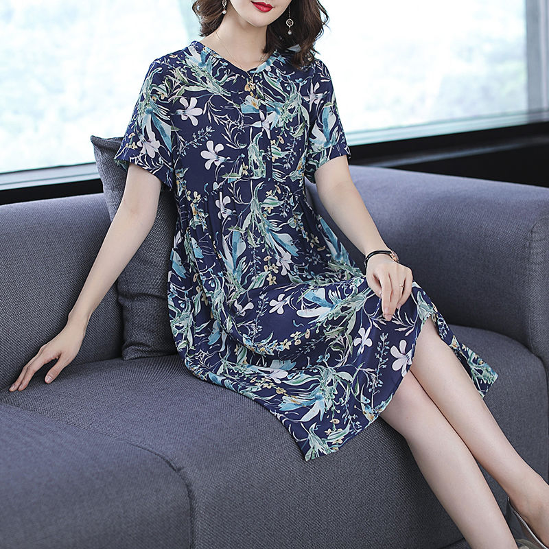 蚕丝裙，穿起来惊艳四方，彰显出妖娆的魅力身材，女人之首选