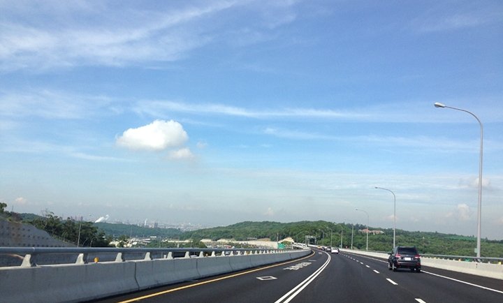 中国迎来“不限速”高速！全程没有一个限速标志，连收费站都没有