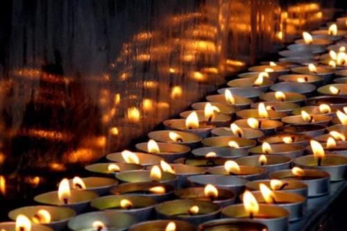 长明灯六百年不灭，专家无从解释，游客却道破缘由？