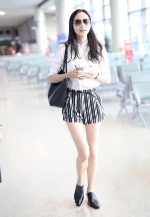 韩雪穿短裤现身,坐下时尴尬了,网友:女神晒腿了解一下!