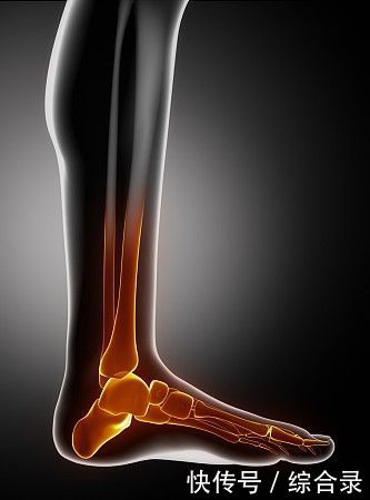 别再躲在人后试鞋了，大胆秀出美腿玉足吧