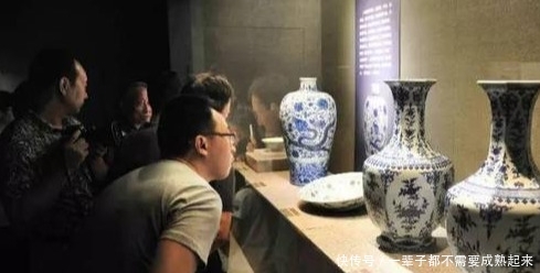  忽悠：店主邀请收藏家吃饭，却被他忽悠走饭桌上筷子筒，到手后当晚溜走