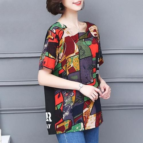 过了40岁女人，别太土，多穿这样的T恤，显瘦有气质