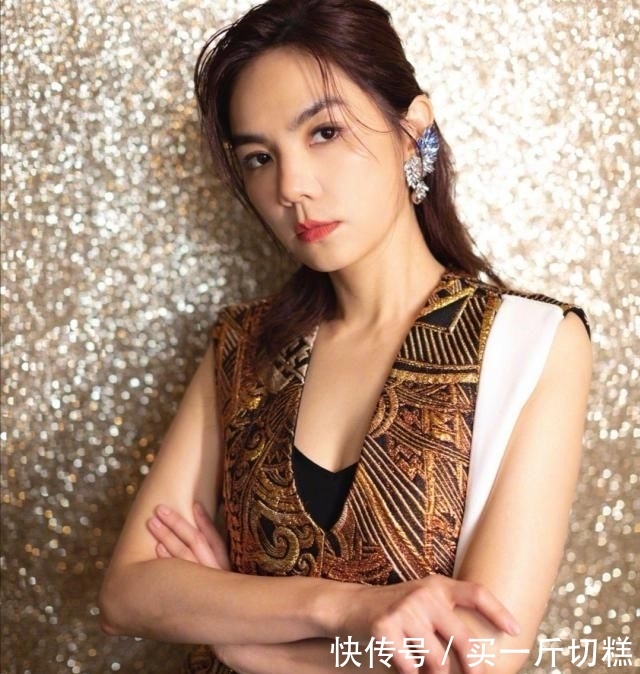 「气质」曾经的“假小子”Ella已为人妻,华丽变身超气质,日常穿搭女人味十足