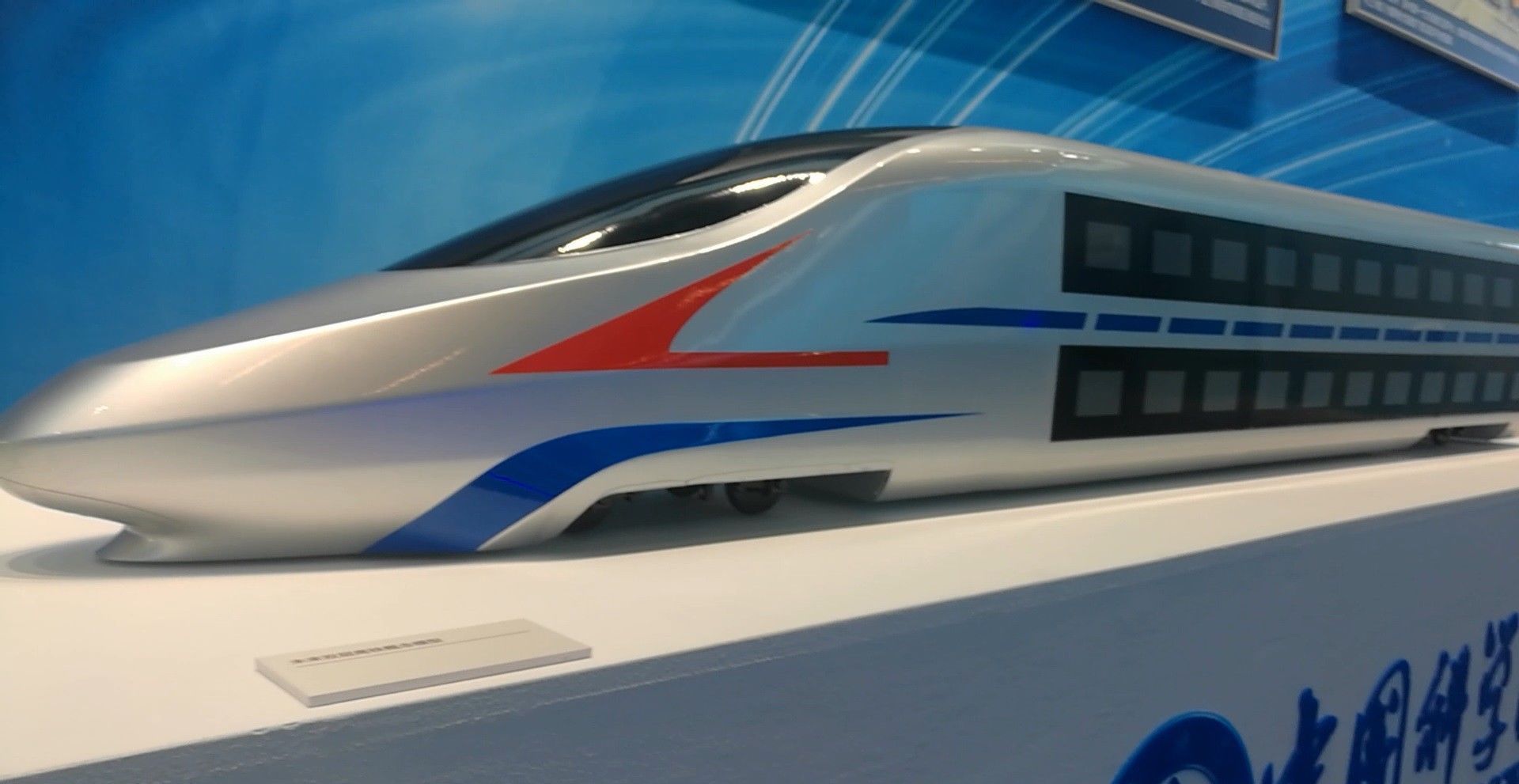 中国双层高铁动车组来啦，比复兴号还气派!
