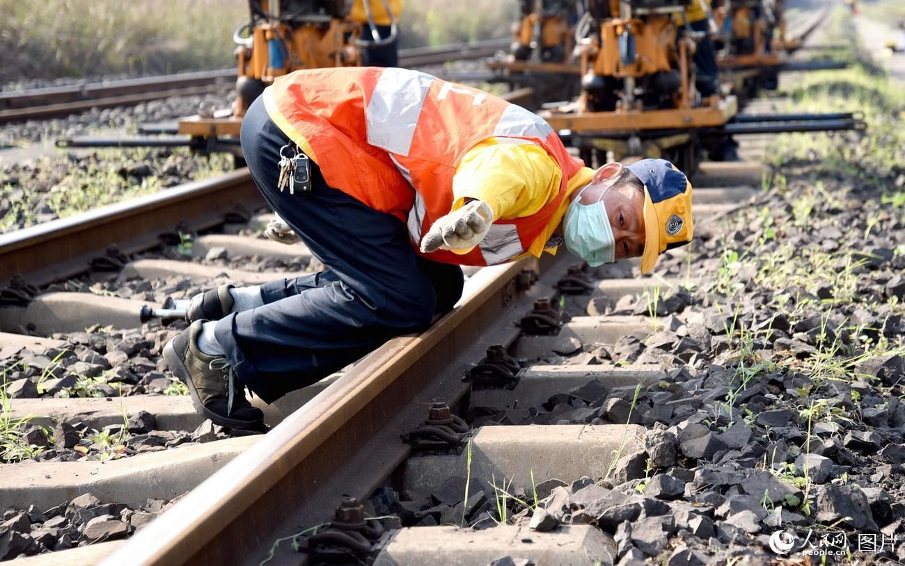  铁路线路：中欧班列的护航者