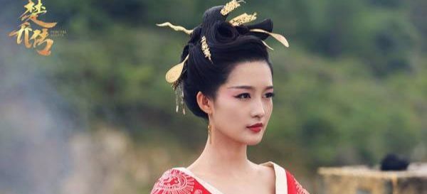 专业户■女星红衣杀，景甜温婉，彭小苒赵丽颖红衣专业户，谁才算惊艳