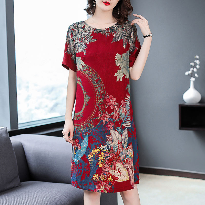 48岁大姑，入秋从不穿阔腿裤!只穿这高贵裙，嫩美像29小姐姐