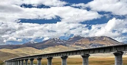 中国规划这两条铁路在成都对接，将四大中心城市变成战略后方！