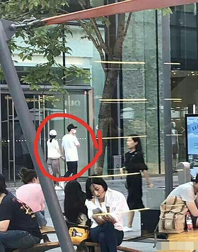 赵丽颖再被爆疑似怀孕，晒出所谓的“铁证”，粉丝怒怼：是不是瞎