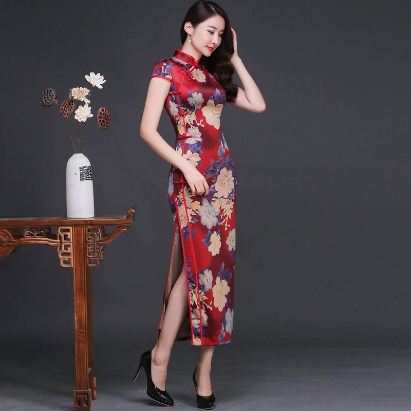 哥哥结婚，53岁妈妈穿这，高雅旗袍裙!风韵犹存，简直惊艳全场