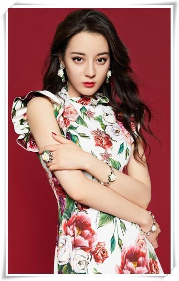 刘涛和热巴穿同一条裙子，网友：气质脸和网红脸有差距