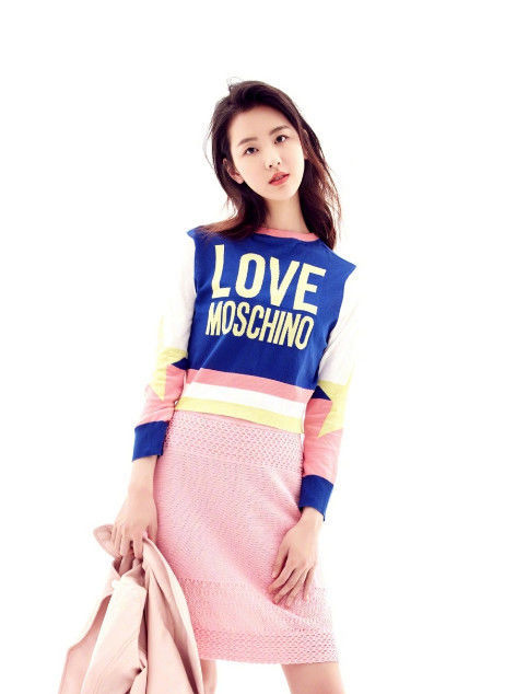 她堪称是中国第一校花，因性格枯燥被嫌弃，气质穿搭都吊甩章泽天