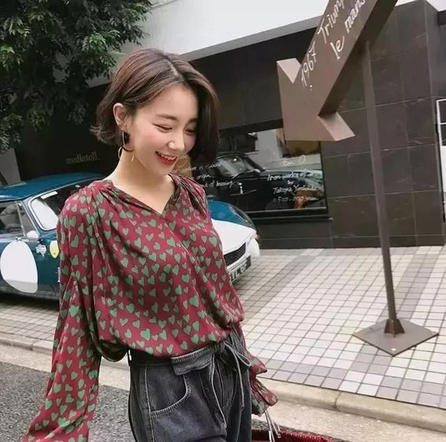 胸大的妹纸这样穿才会时髦高级又显瘦