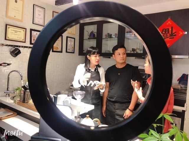  『化身』领队化身直播小姐姐 地接社成特产供货商，后疫情时代 旅游人的坚守