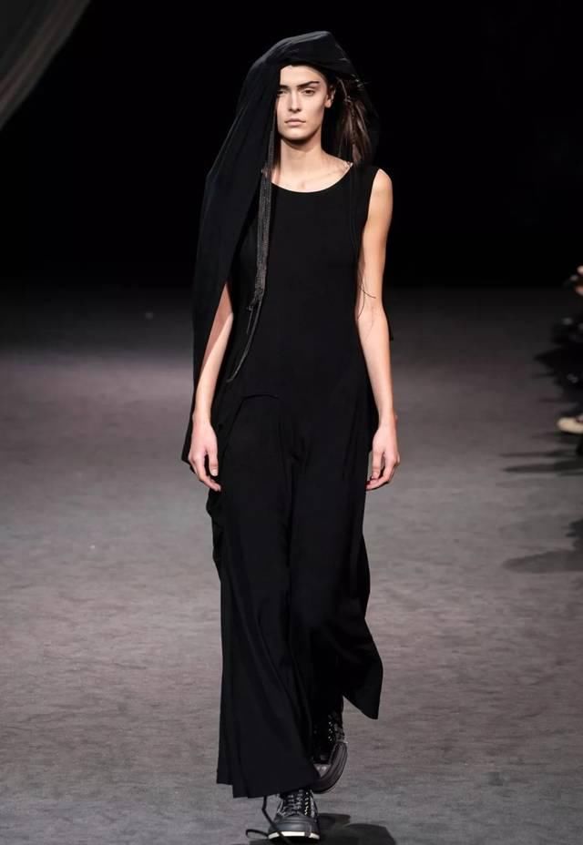  时装秀：Yohji Yamamoto 2020 春夏时装秀：山本耀司的黑色诗意想象