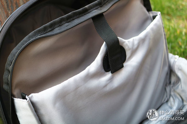 出门带娃手忙脚乱?这款行李箱还真是帮了大忙