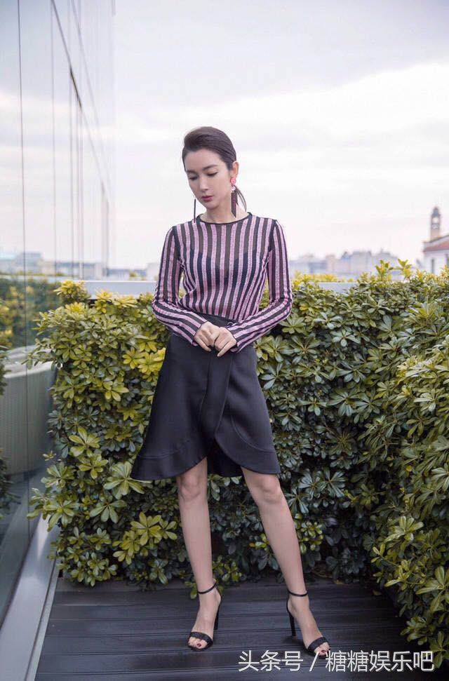 李冰冰米兰时装周，半透视上衣性感妩媚，大秀美腿，一展好身材